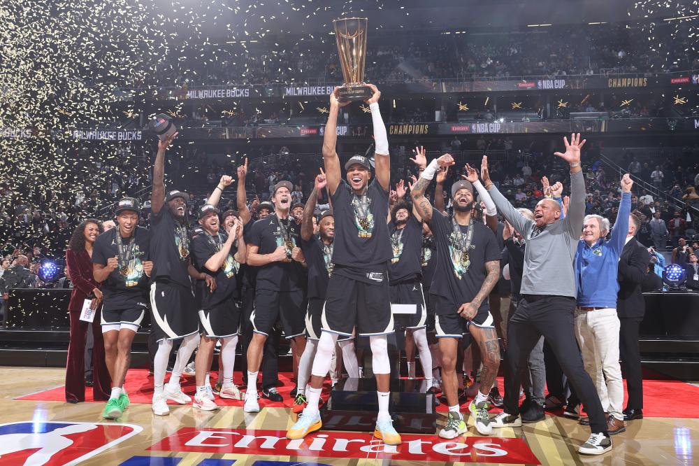 霆万钧的突 霆万钧的突